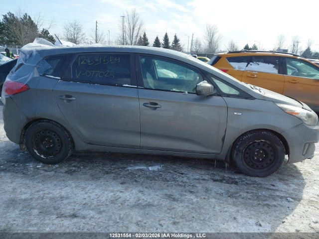 KNAHT8A30F7077028 KIA Rondo Lx/lx Value/lx Winter Edition