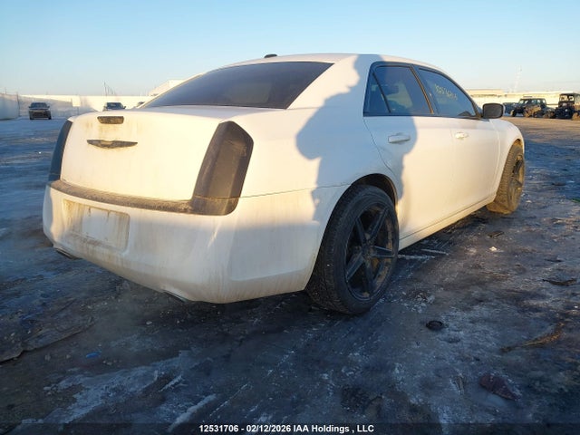 2C3CCARG2EH312757 Chrysler 300