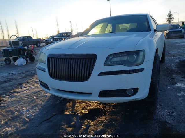 2C3CCARG2EH312757 Chrysler 300