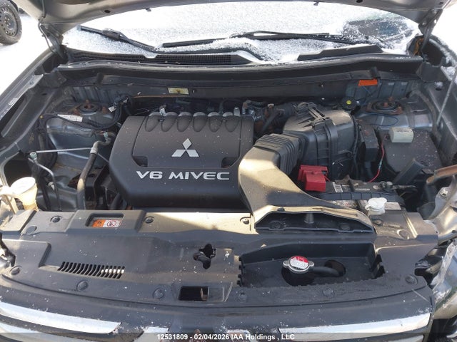 JA4JZ3AX1EZ606881 Mitsubishi Outlander Se