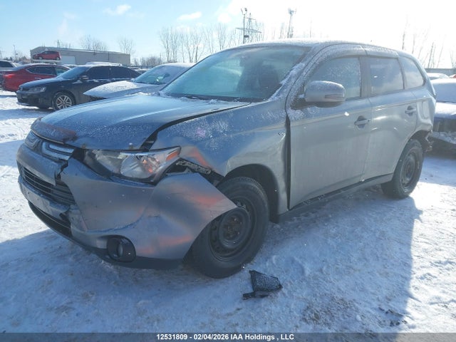 JA4JZ3AX1EZ606881 Mitsubishi Outlander Se