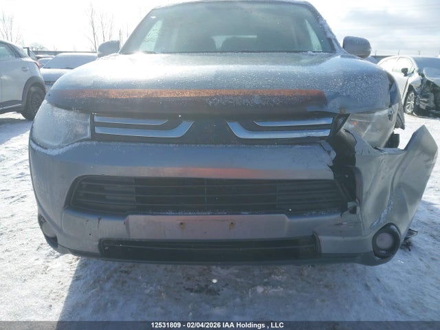 JA4JZ3AX1EZ606881 Mitsubishi Outlander Se