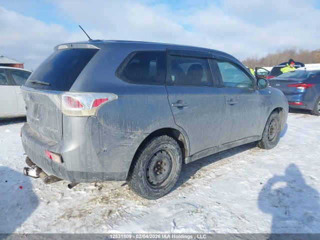 JA4JZ3AX1EZ606881 Mitsubishi Outlander Se
