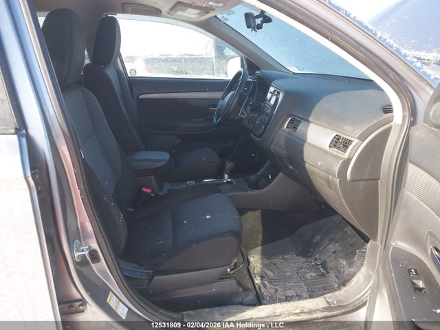 JA4JZ3AX1EZ606881 Mitsubishi Outlander Se