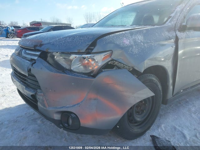 JA4JZ3AX1EZ606881 Mitsubishi Outlander Se