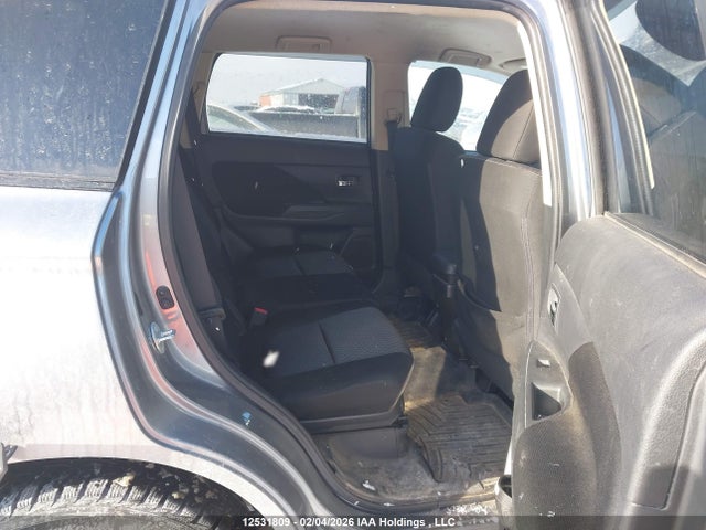 JA4JZ3AX1EZ606881 Mitsubishi Outlander Se