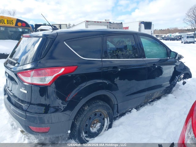 1FMCU0GX8GUA00301 Ford ESCAPE SE