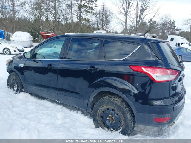1FMCU0GX8GUA00301 Ford ESCAPE SE