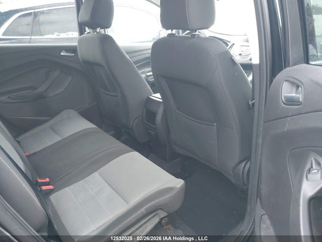 1FMCU0GX8GUA00301 Ford ESCAPE SE