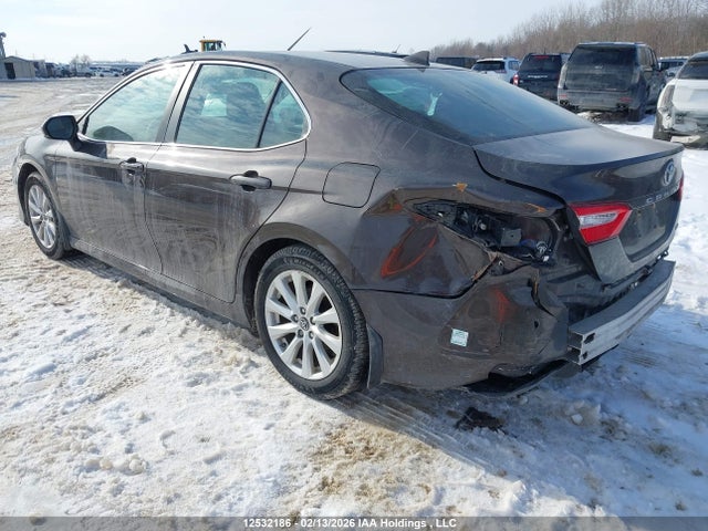 4T1B11HK7JU032239 Toyota CAMRY LE/XLE