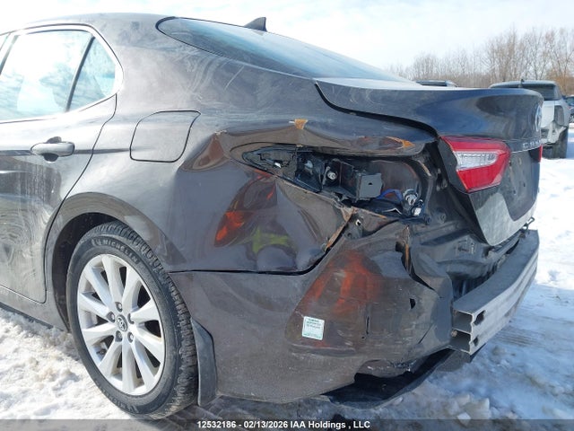 4T1B11HK7JU032239 Toyota CAMRY LE/XLE