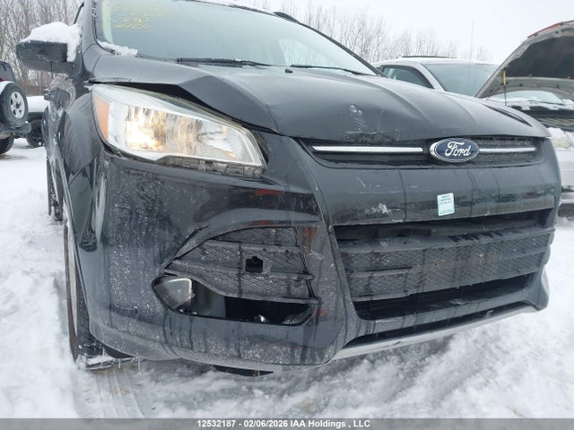 1FMCU0GX1FUC18000 Ford ESCAPE SE