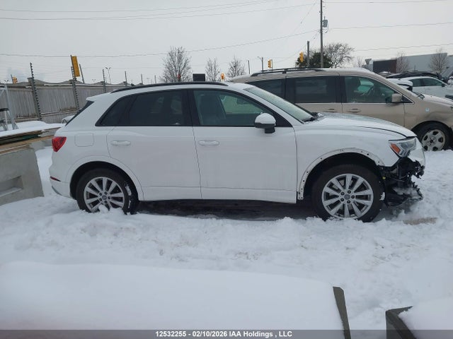 WA1AECF37L1054753 Audi Q3 PREMIUM