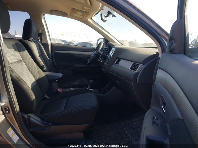 JA4JZ3AX8FZ600917 Mitsubishi Outlander Se
