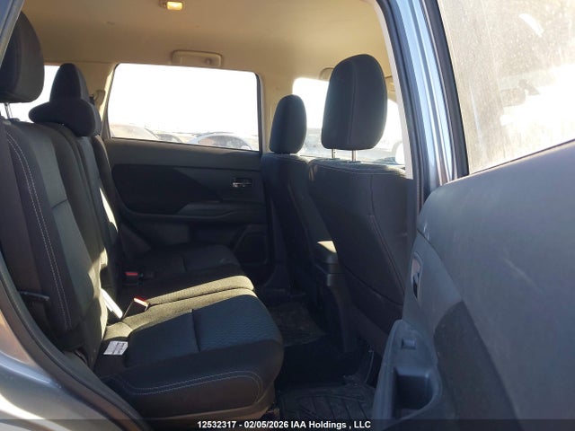 JA4JZ3AX8FZ600917 Mitsubishi Outlander Se