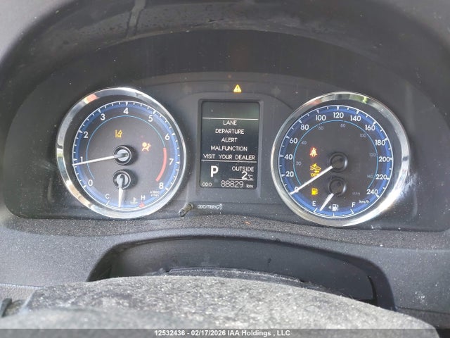 2T1BURHE2JC063125 Toyota COROLLA LE