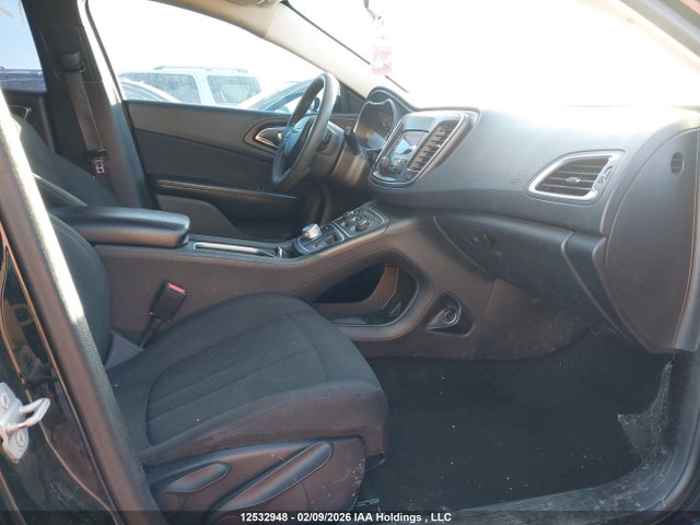 Chrysler 200 LX 2015 1C3CCCFB6FN645525 Image 5