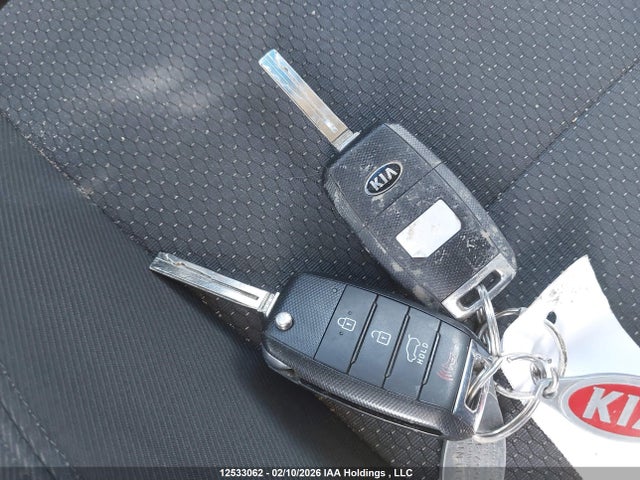 KNAHT8A31F7075708 KIA Rondo Lx/lx Value/lx Winter Edition