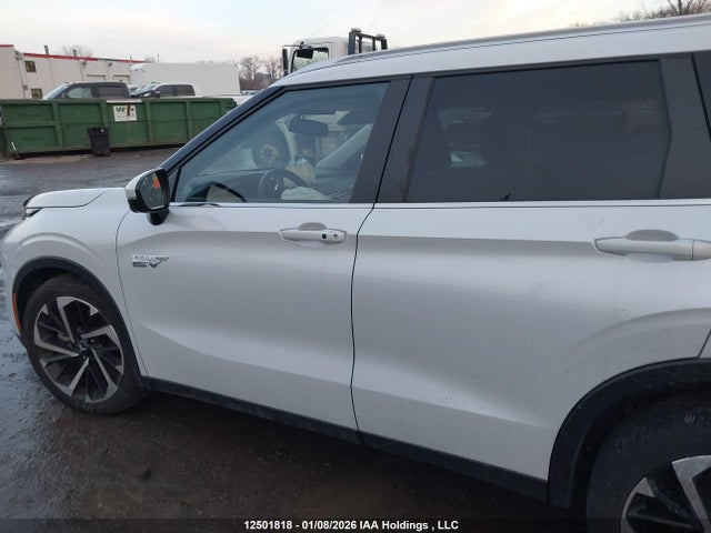 JA4T5UA9XPZ613519 Mitsubishi Outlander Phev Le/sel