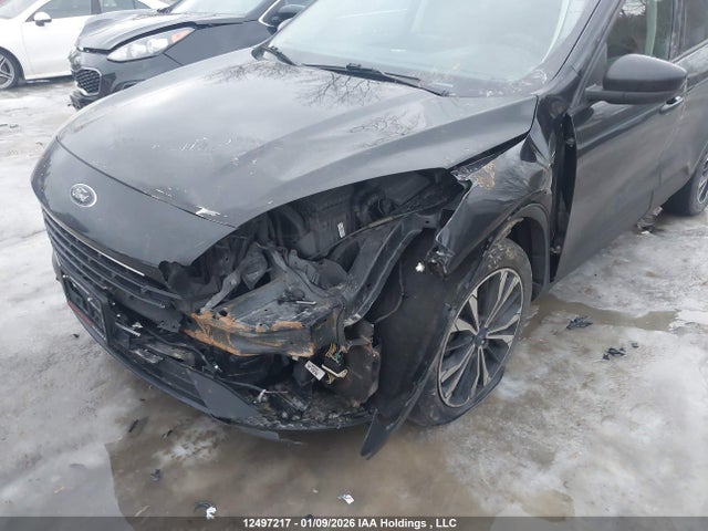 1FMCU9H9XNUA49453 Ford ESCAPE SEL