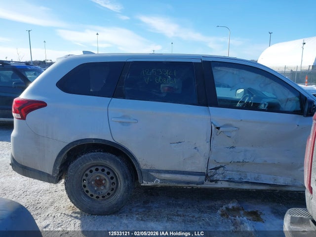 Mitsubishi Outlander Es 2018 JA4AZ2A38JZ608161 Image 14