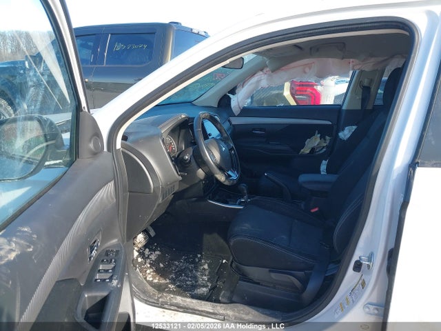 Mitsubishi Outlander Es 2018 JA4AZ2A38JZ608161 Image 5