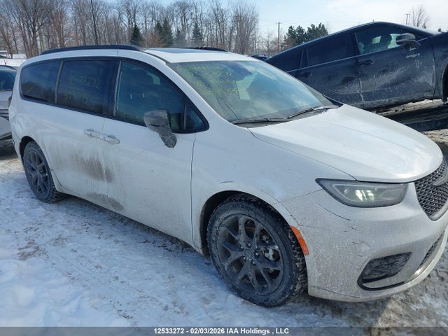 Chrysler Pacifica Limited 2025 2C4RC1GG8SR593395 Image 13