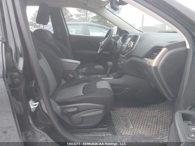 1C4PJMAB6HW558463 Jeep Cherokee Sport