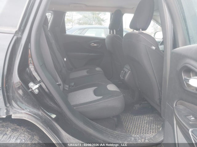 1C4PJMAB6HW558463 Jeep Cherokee Sport