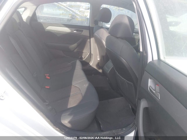 5NPE24AF1JH690565 Hyundai SONATA SE