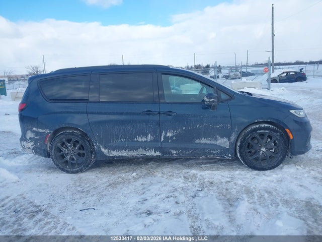 Chrysler Pacifica Limited 2025 2C4RC1GG0SR596551 Image 14