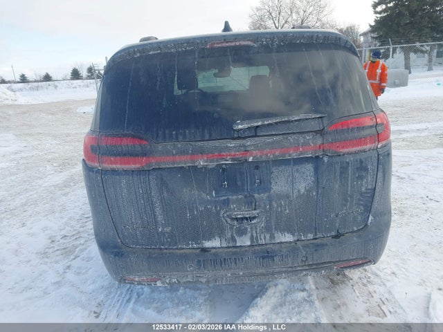 Chrysler Pacifica Limited 2025 2C4RC1GG0SR596551 Image 17