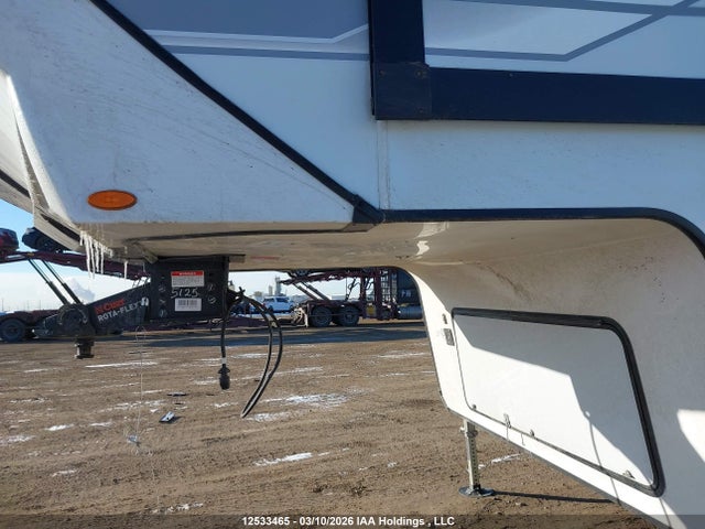 573FM4733TBB05125 Grand Design Recreational