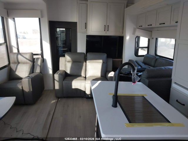 573FM4733TBB05125 Grand Design Recreational