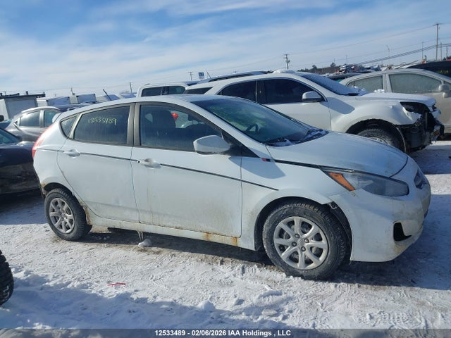 KMHCT5AE1FU203732 Hyundai ACCENT SE