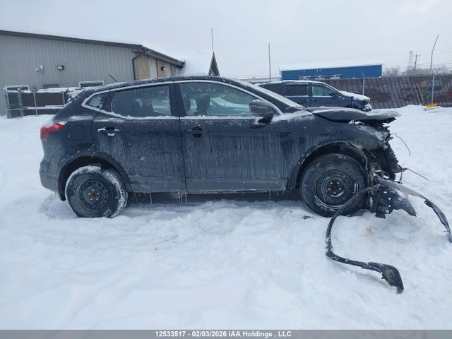 JN1BJ1CP0JW184040 Nissan Qashqai S 4dr2wd