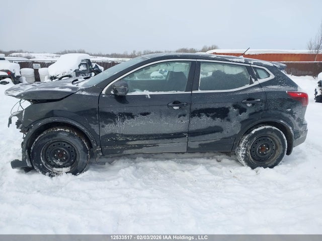 JN1BJ1CP0JW184040 Nissan Qashqai S 4dr2wd