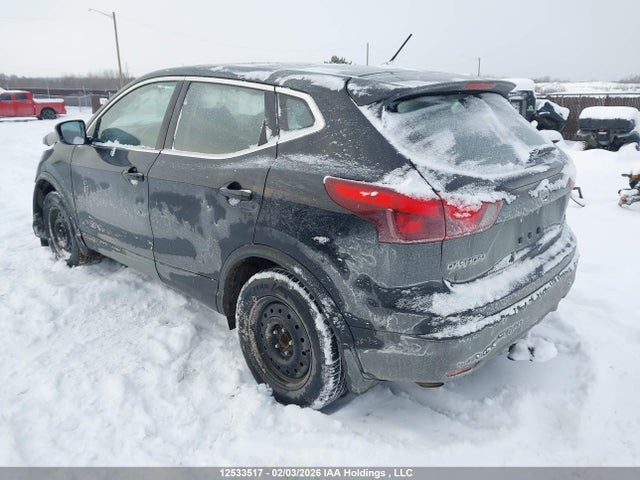 JN1BJ1CP0JW184040 Nissan Qashqai S 4dr2wd