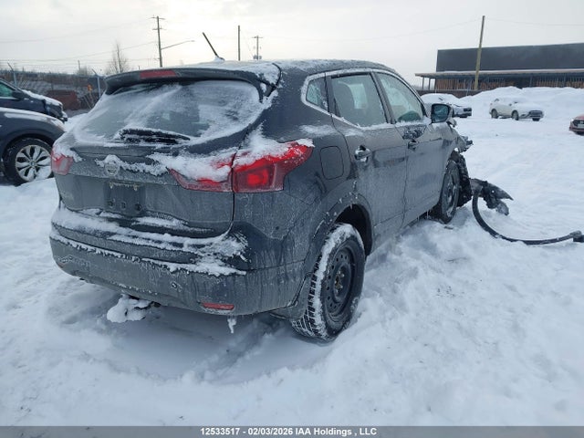 JN1BJ1CP0JW184040 Nissan Qashqai S 4dr2wd
