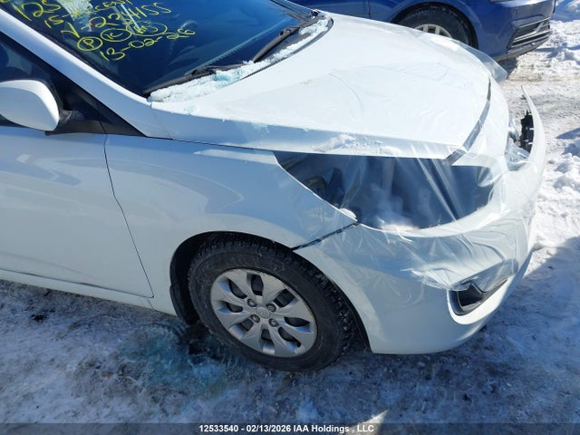 12533540 :رقم المزاد ، KMHCT5AE1FU234155 vin ، 2015 Hyundai Accent مزاد بيع