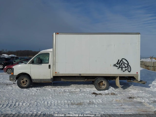 2004 Chevrolet Express Comm Cutaway Standard მანქანა იყიდება აუქციონზე, vin: 1GBJG31U741114326, აუქციონის ნომერი: 12533640