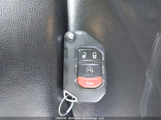 1C4HJXEGXKW680889 Jeep Wrangler Unlimited Sahara