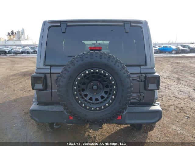 1C4HJXEGXKW680889 Jeep Wrangler Unlimited Sahara