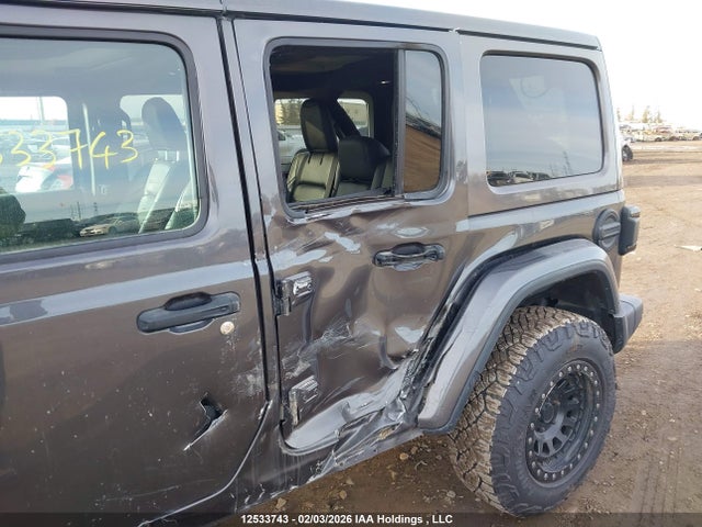 1C4HJXEGXKW680889 Jeep Wrangler Unlimited Sahara
