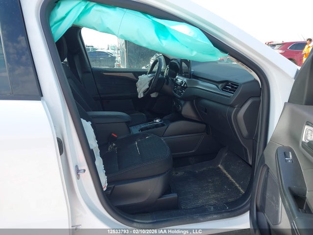 1FMCU9GNXSUA13837 Ford Escape Active