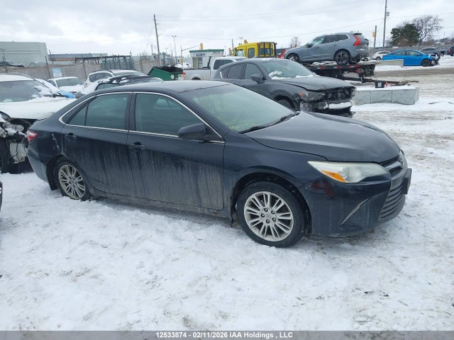 12533874 :رقم المزاد ، 4T1BF1FK2FU497443 vin ، 2015 Toyota Camry Le مزاد بيع