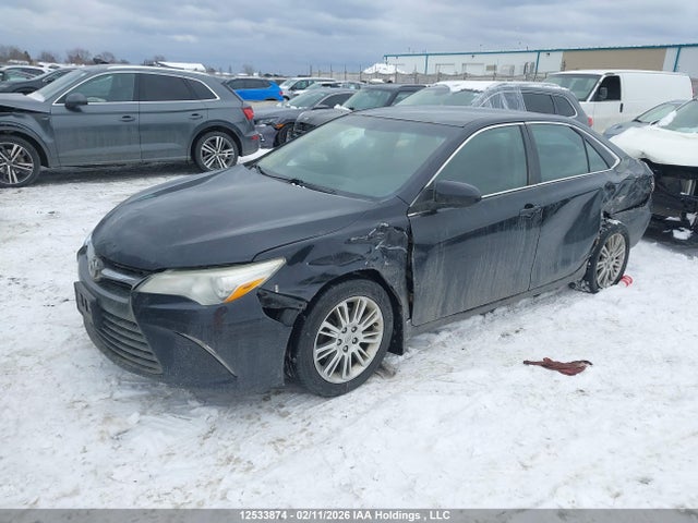 12533874 :رقم المزاد ، 4T1BF1FK2FU497443 vin ، 2015 Toyota Camry Le مزاد بيع