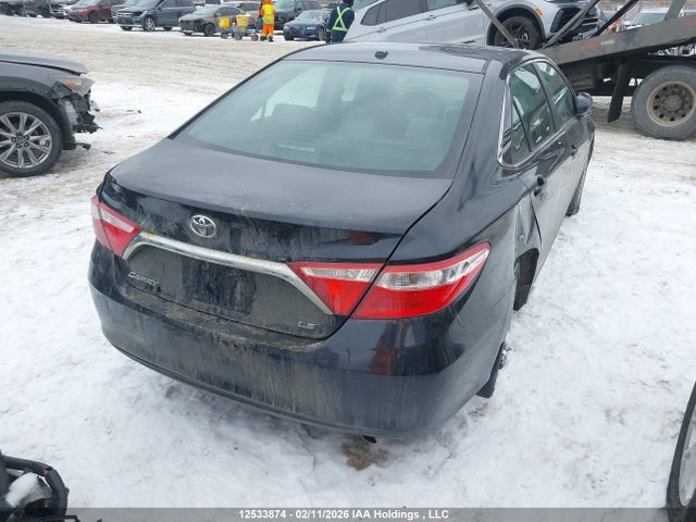 12533874 :رقم المزاد ، 4T1BF1FK2FU497443 vin ، 2015 Toyota Camry Le مزاد بيع
