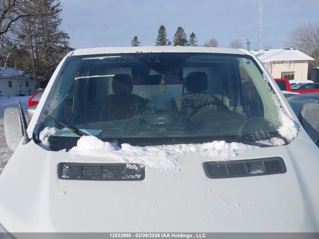 Ford Transit-150 2016 1FTYE2YM1GKB55923 Image 17