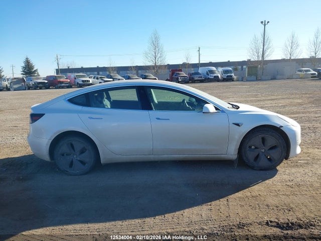 5YJ3E1EB8JF127161 Tesla MODEL 3